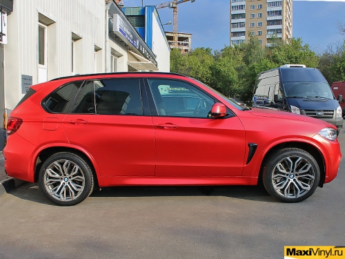 Оклейка в красный матовый хром BMW X5 F15